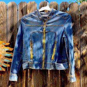 Super cute denim jacket with yellow zippers.